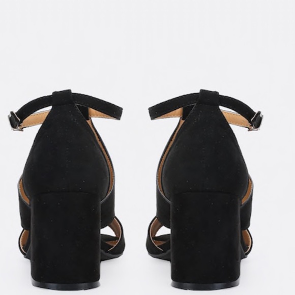 1 Left! QUPID black ankle strap chunky heel sandal - Picture 3 of 7